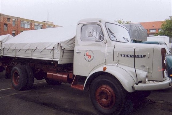 LKW83