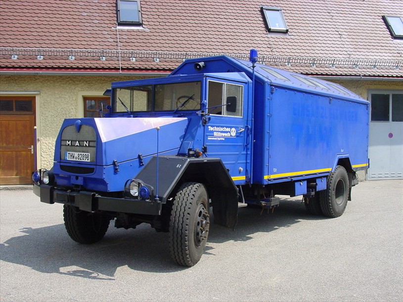 MAN, 630 L2A, LKW mit Klappbrokofferaufbau