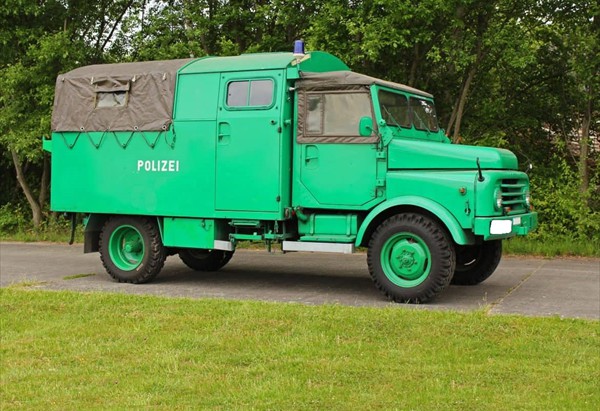 Hanomag-AL-28-FernmeldebauKw