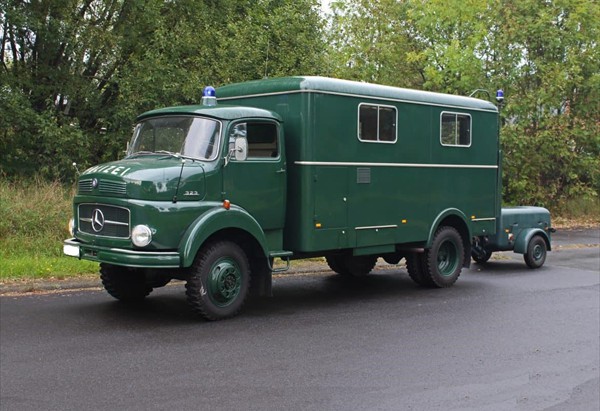 Mercedes-Benz-323