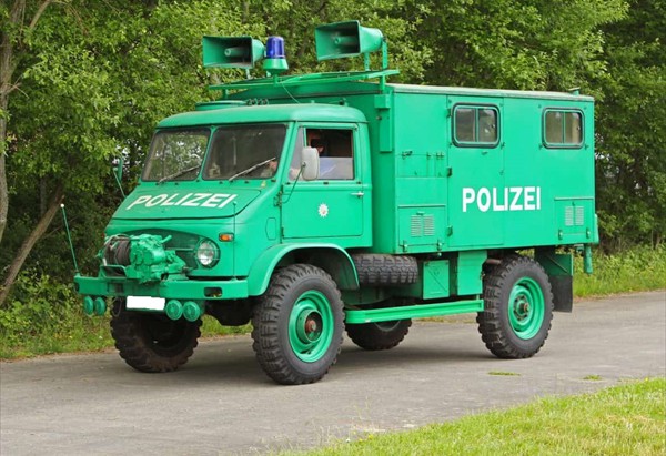 Mercedes-Benz-Unimog-S-404
