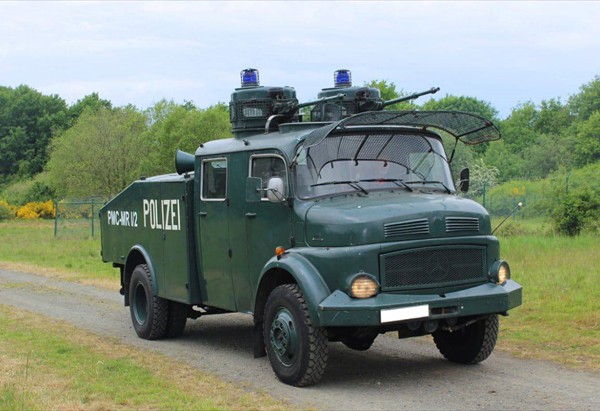 Wasserwerfer-Mercedes-Benz-LA-1113