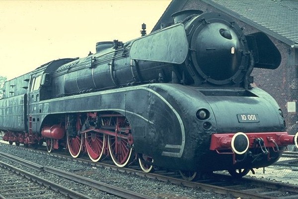 d211