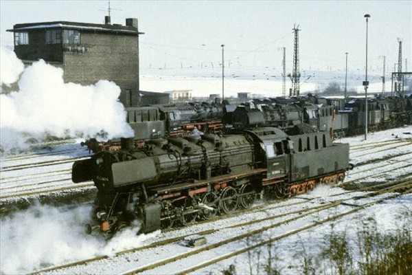 d318